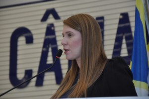 Andreia Rezende destina emenda impositiva para construção de cmei e custeio de maternidade 