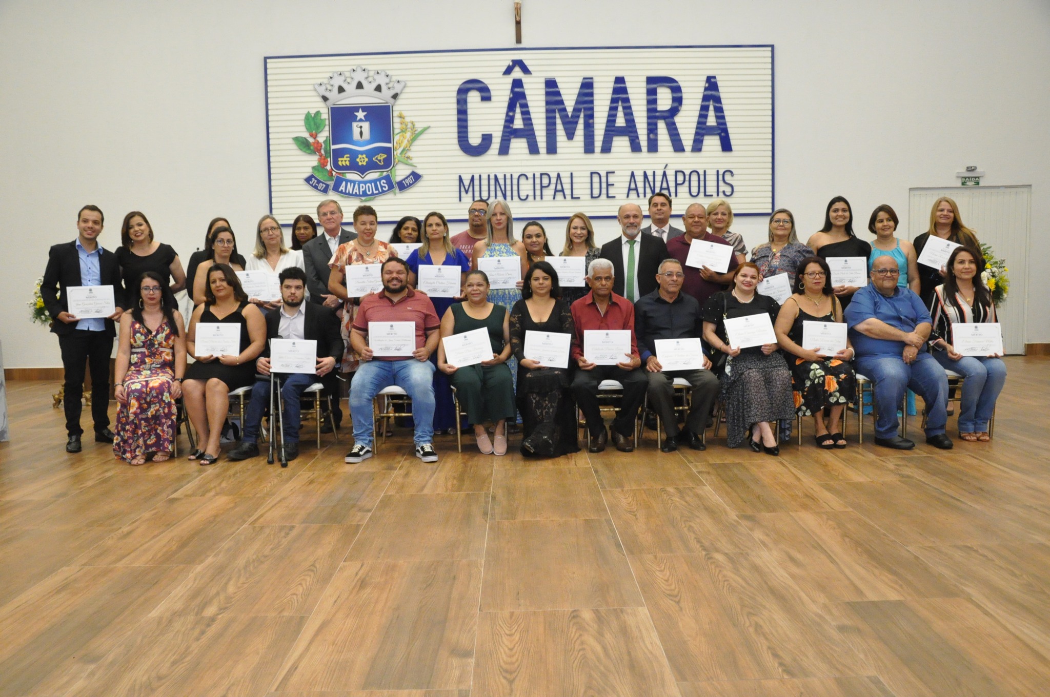 Auxiliares administrativos de unidades escolares são homenageados em Sessão Solene