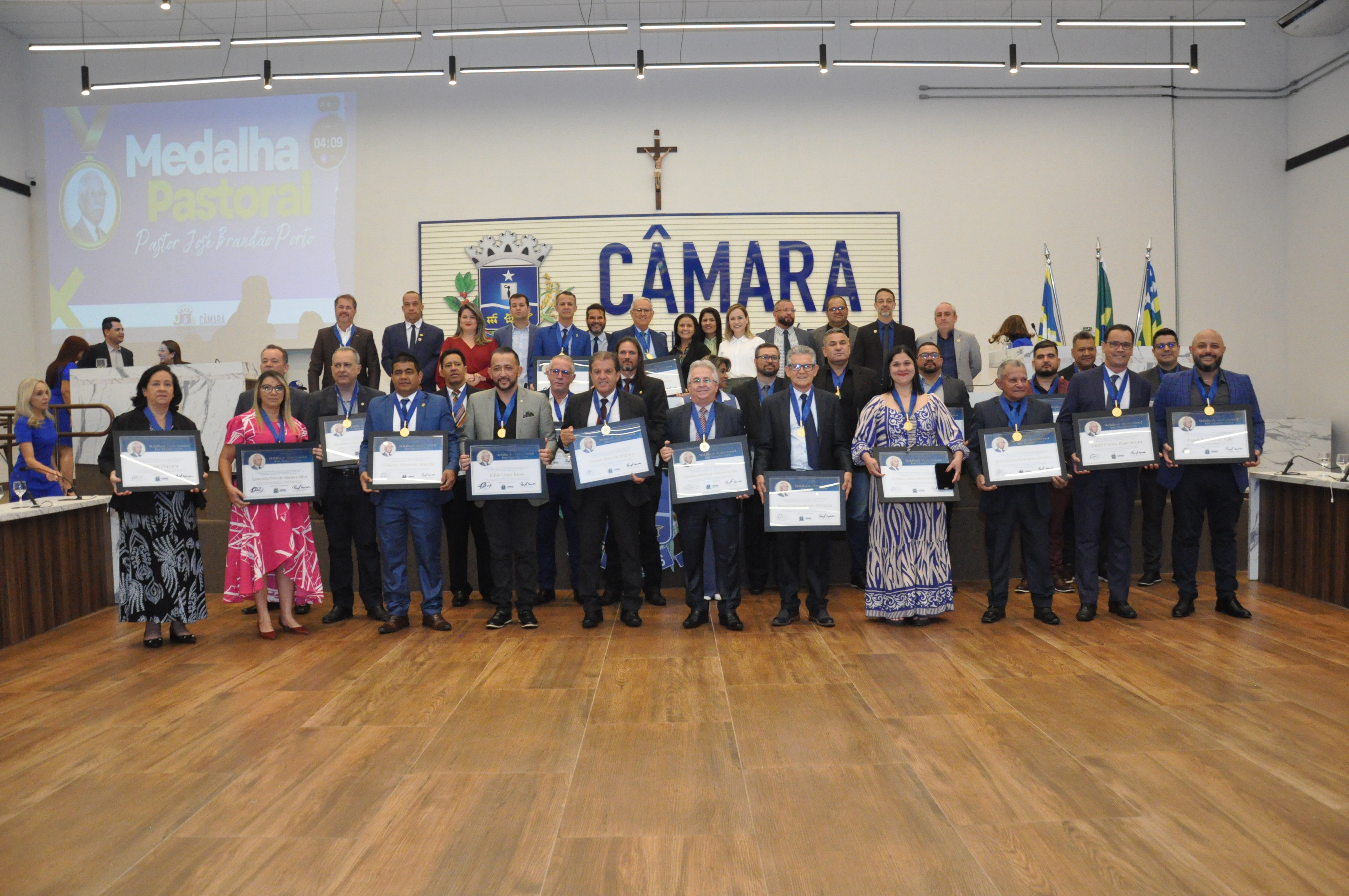 Câmara entrega Medalha Mérito Pastoral José Brandão Porto a líderes religiosos de Anápolis