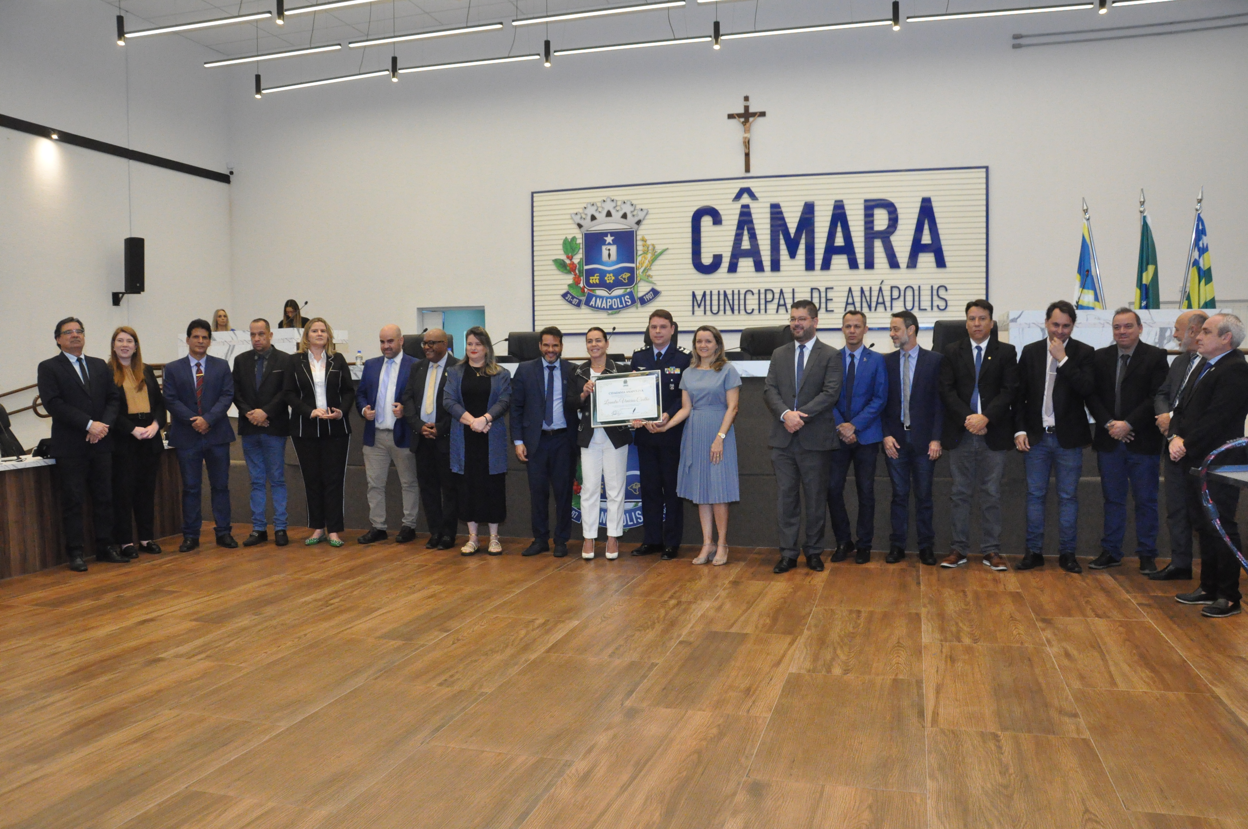 Câmara entrega título de cidadania anapolina ao coronel-aviador Leandro Vinicius Coelho, comandante da Baan