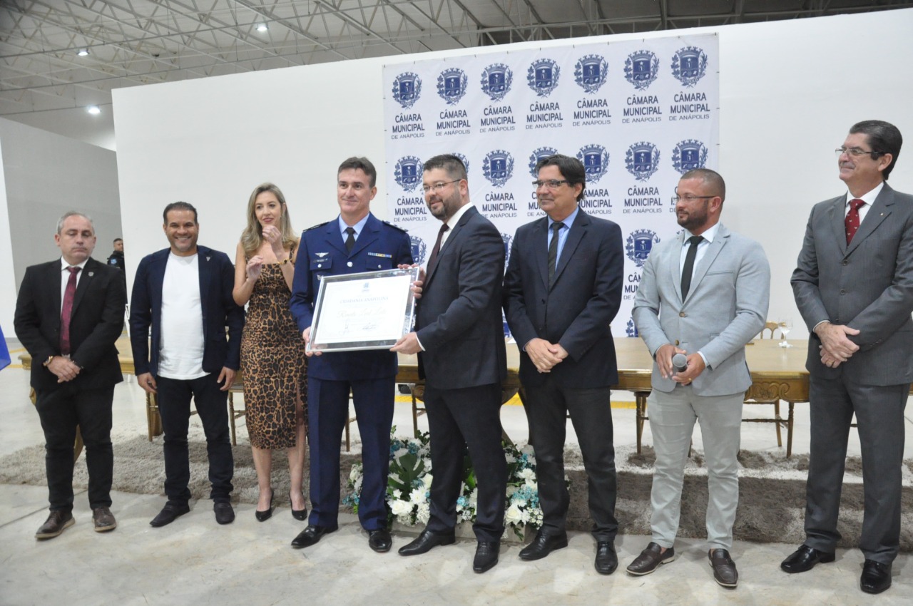 Câmara presta homenagem aos 50 anos da Base Aérea e confere título de cidadania anapolina ao Cel- Av Renato Leal Leite