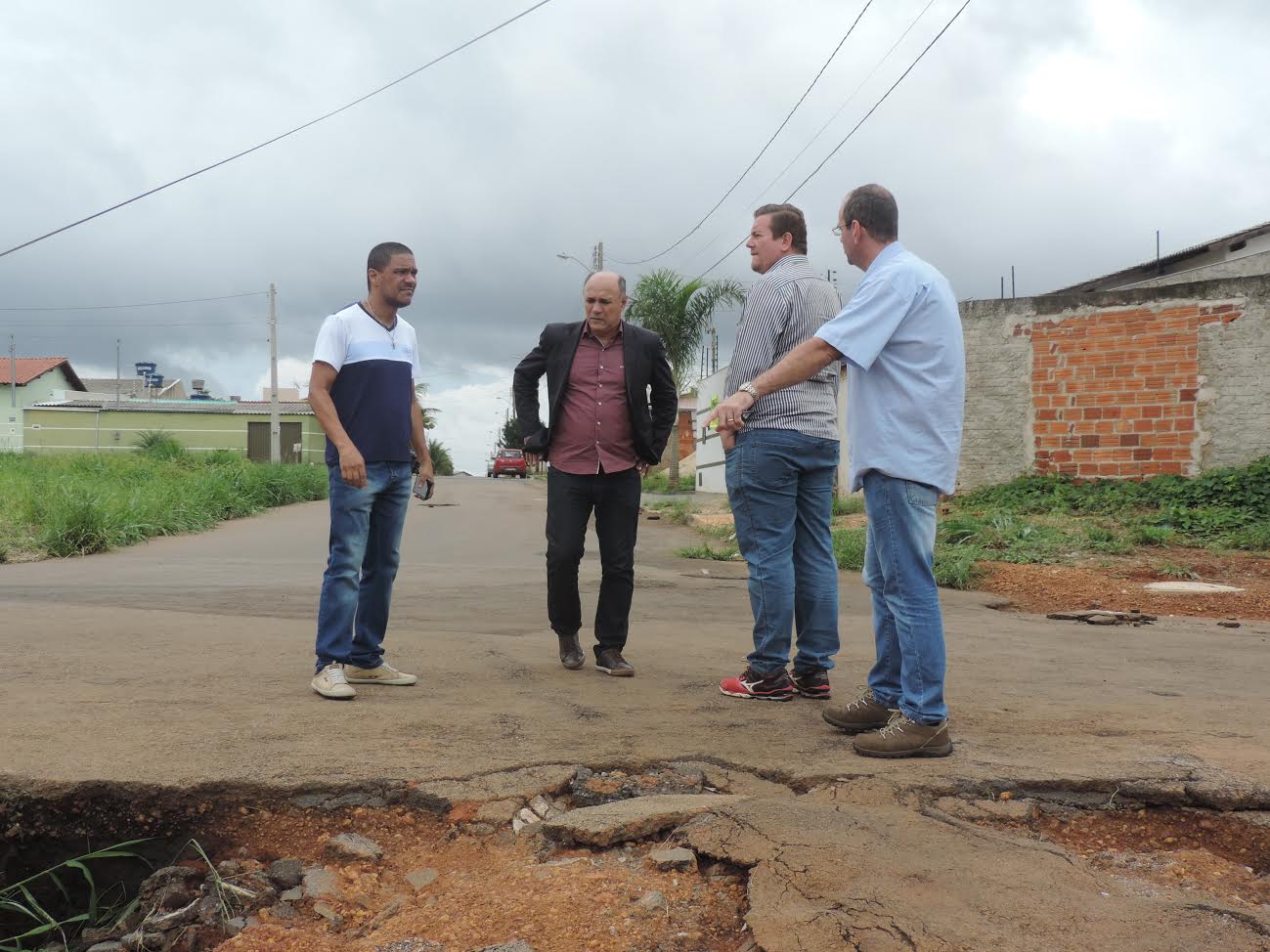 Moradores do Ayrton Senna pedem construção de galerias de águas pluviais