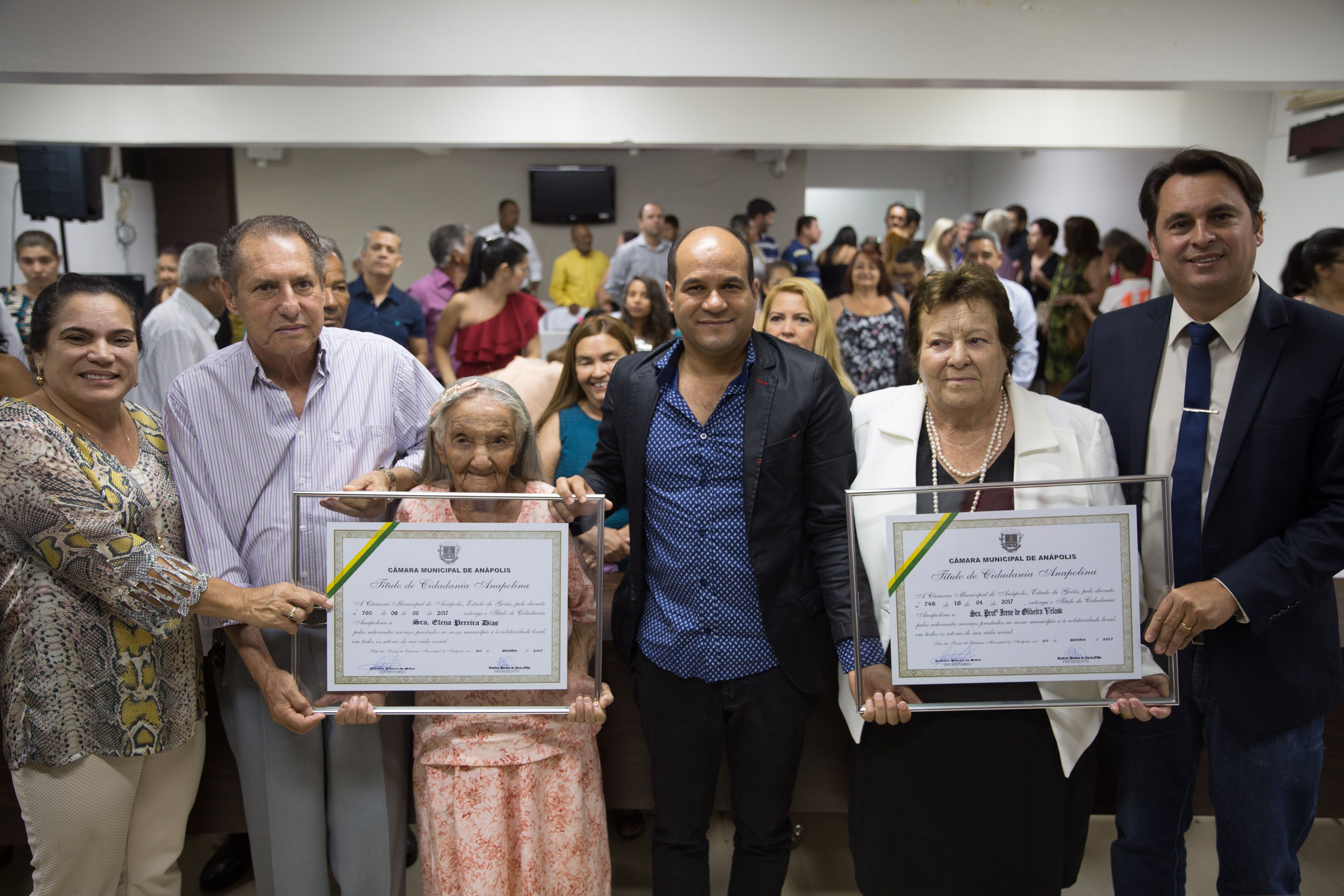 Por iniciativa de Domingos Paula, Câmara outorga títulos de cidadania anapolina a duas moradoras do bairro de Lourdes  