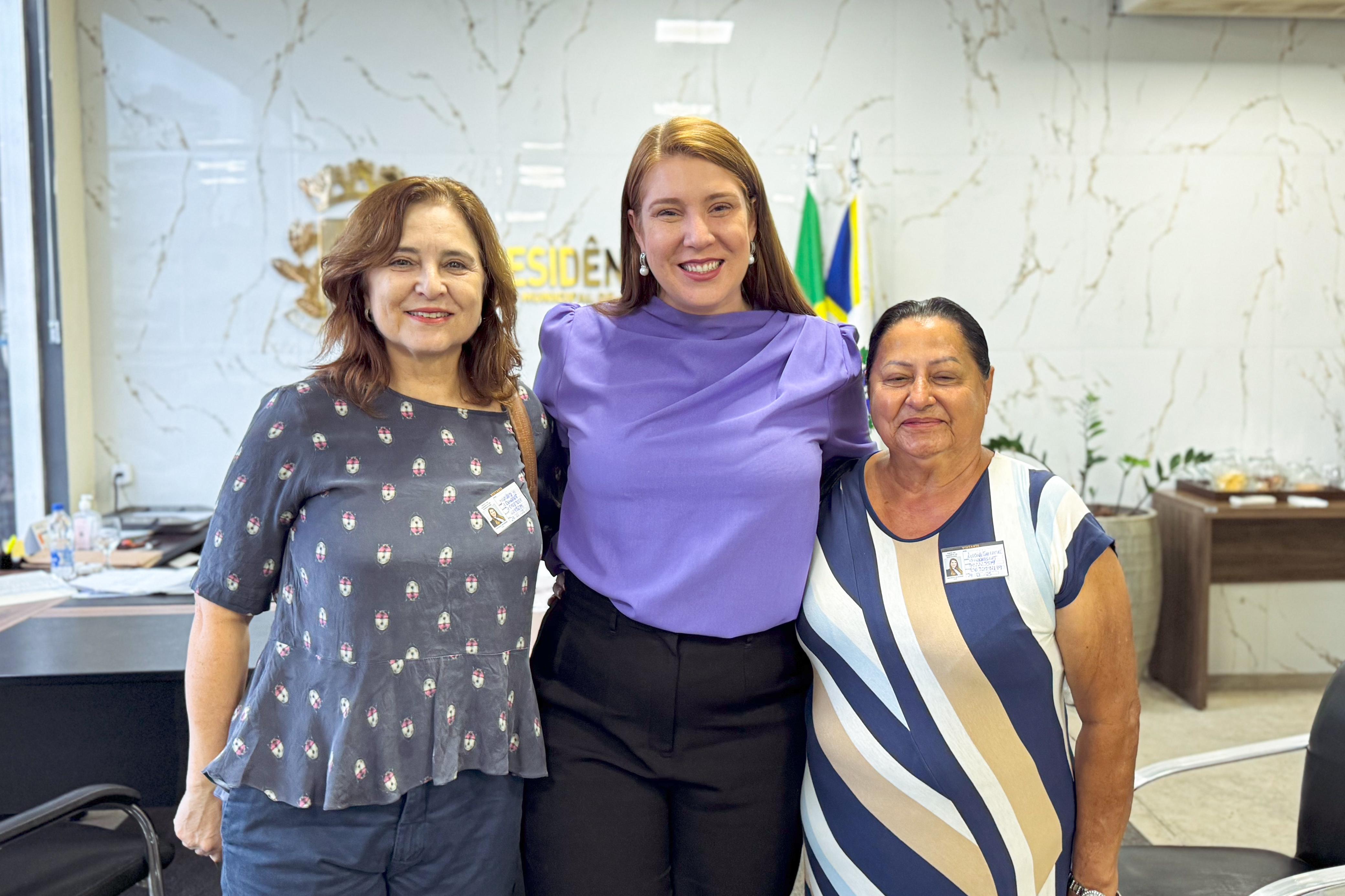 Presidente Andreia Rezende abre as portas do Legislativo para discutir políticas públicas voltadas à maternidade e à primeira infância