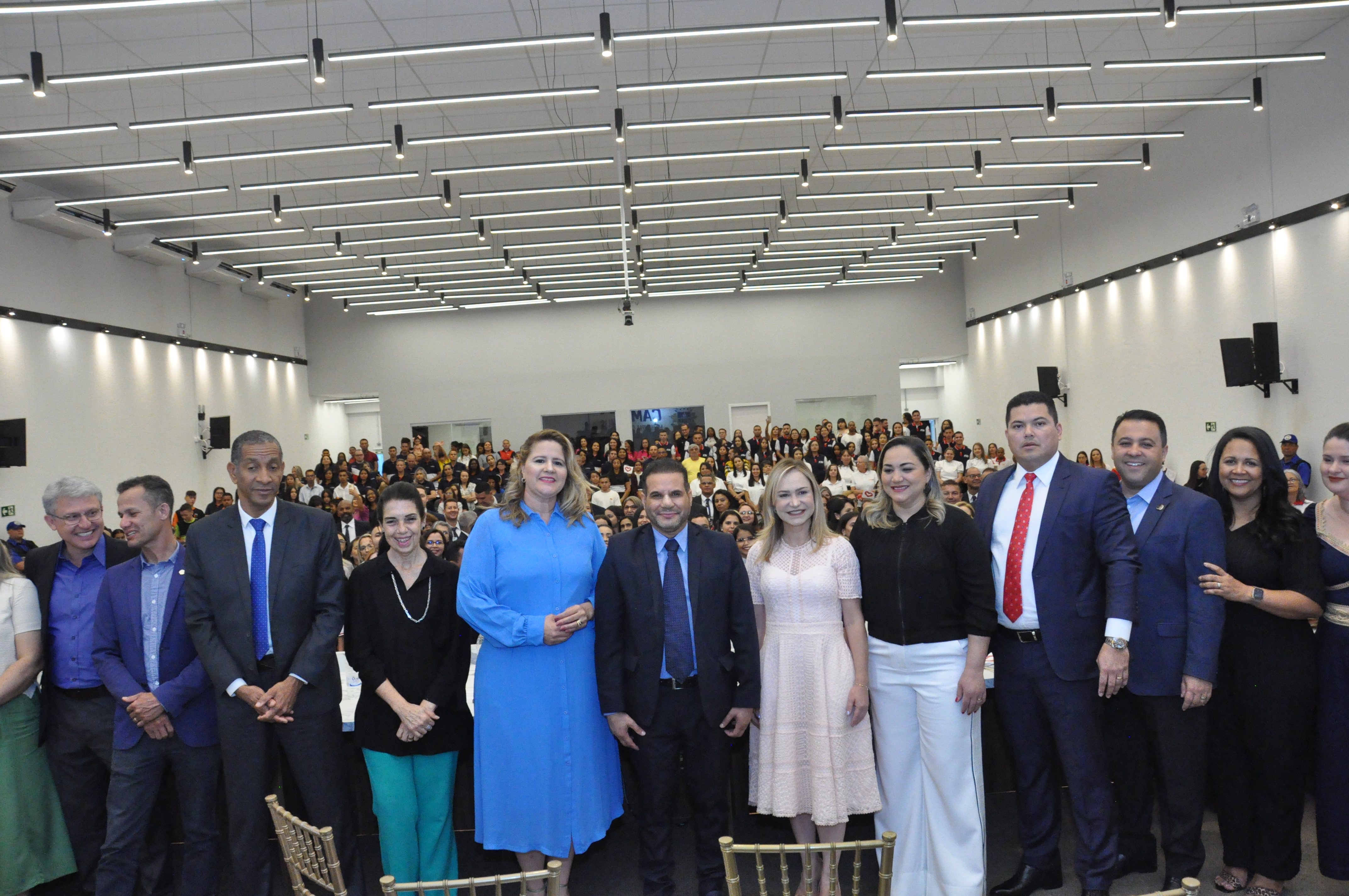 Sessão solene presta homenagem a obreiros e grupos da Igreja Universal