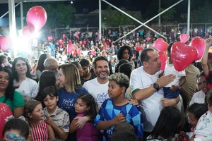 Vereadores participam do Natal de Coração no Residencial Reny Cury