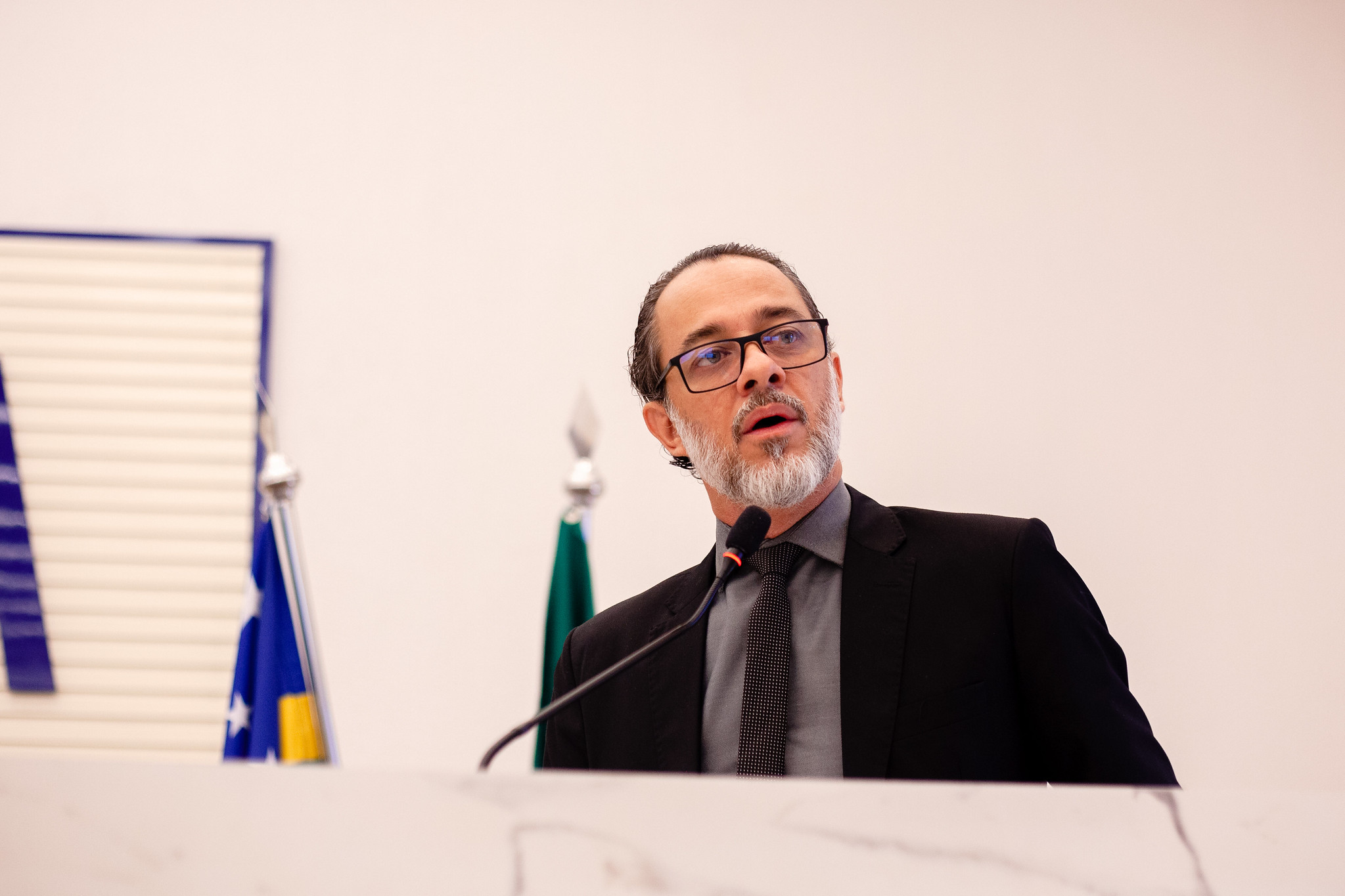 Alex Martins defende realização de concurso público para professores da rede municipal de Anápolis