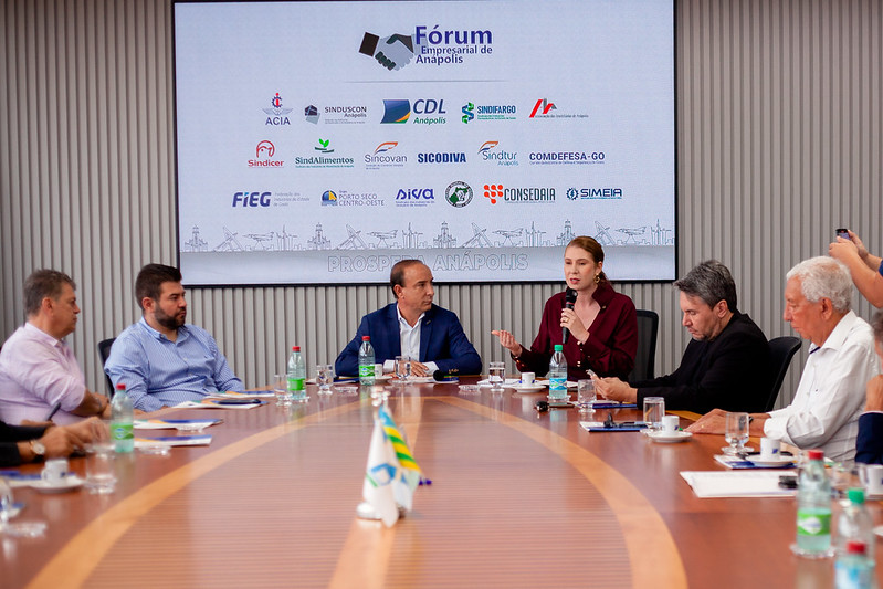 Andreia Rezende lidera articulação histórica e recebe documento “Caminhos para Anápolis Prosperar”