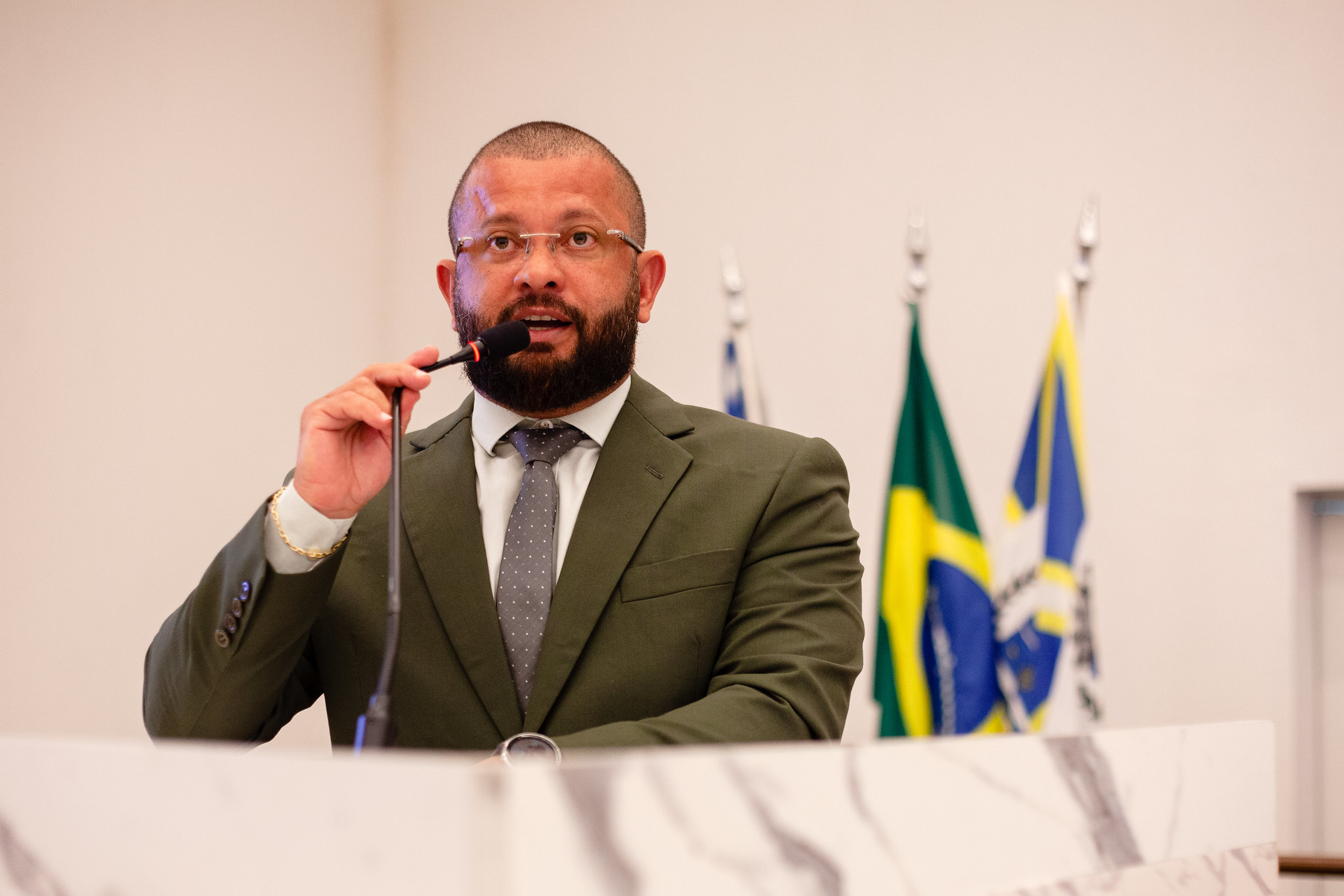 Cabo Fred Caixeta denuncia que alunos de colégio estadual seriam coagidos para se inscrever como eleitor