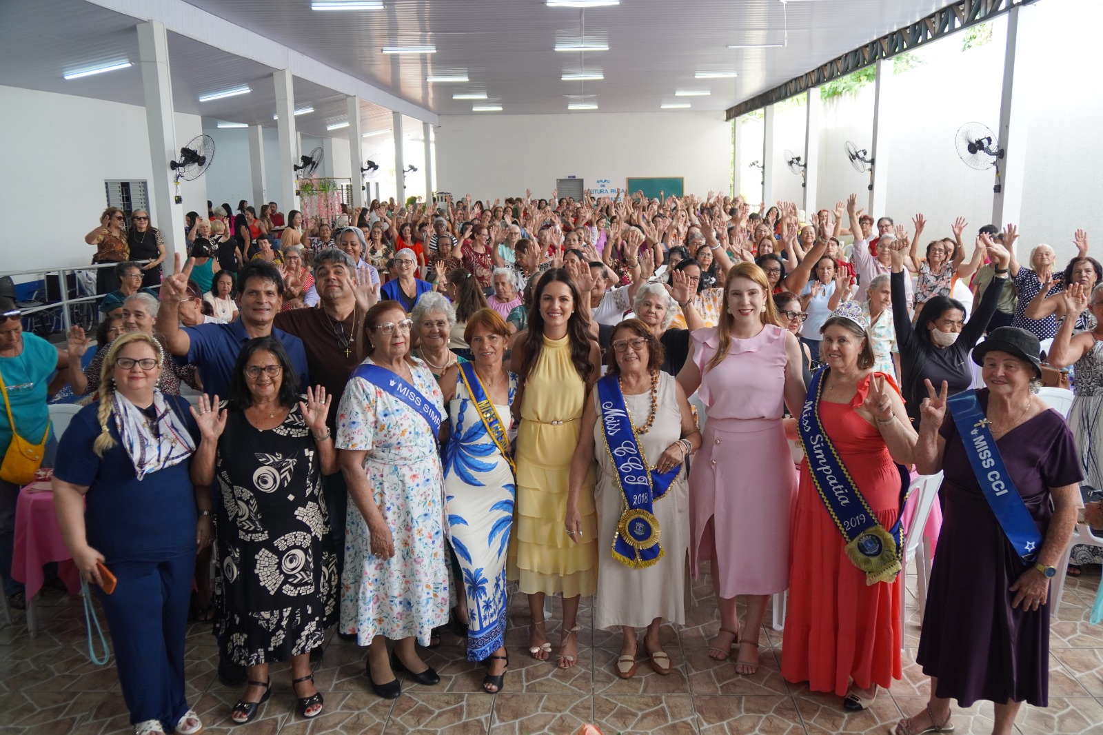 Câmara Municipal participa de ação que celebra o Dia da Mulher com mais de 300 mulheres no CCI