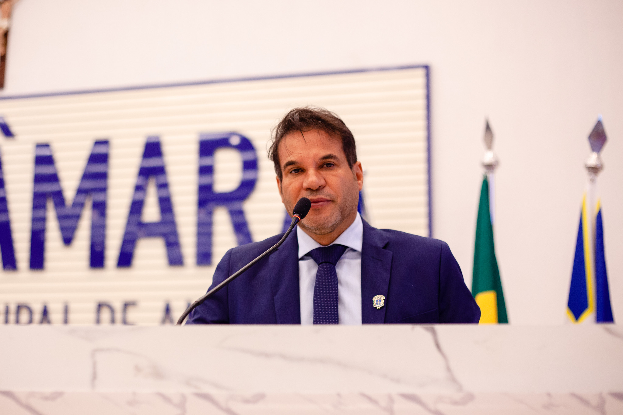 Domingos Paula pede prioridade na roçagem de áreas públicas ao lado de CMEIs e escolas