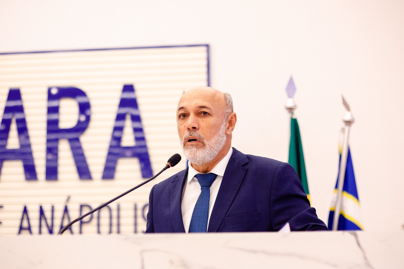 Jakson Charles anuncia que escolas terão recursos do PAFIE e enumera obras da prefeitura em várias unidades