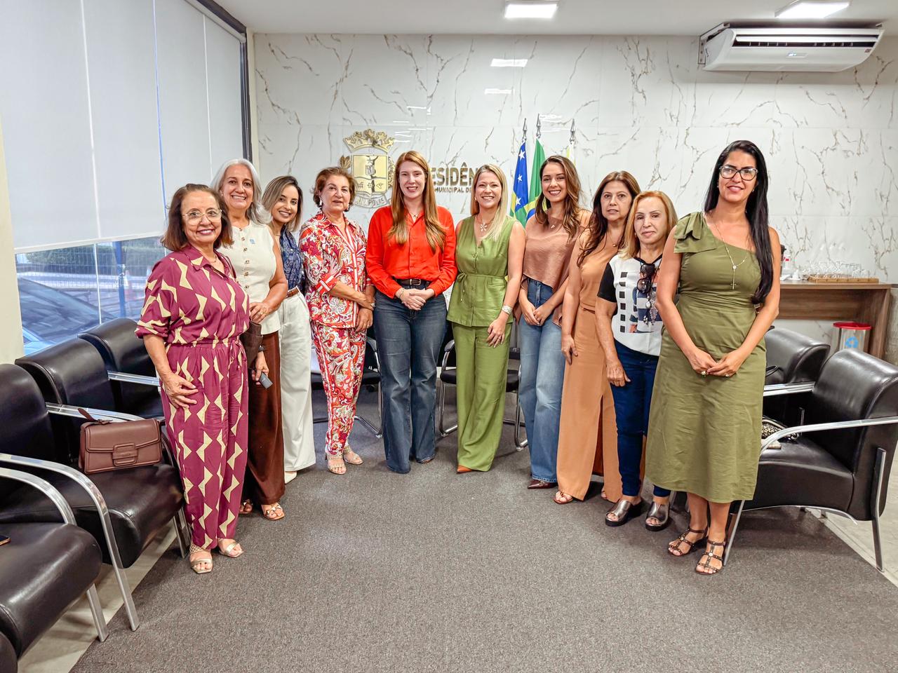 Reunião contou com a presença da atual presidente do Rotary Jundiaí, e com a chefe da próxima gestão (Foto: Júlio Almeida)