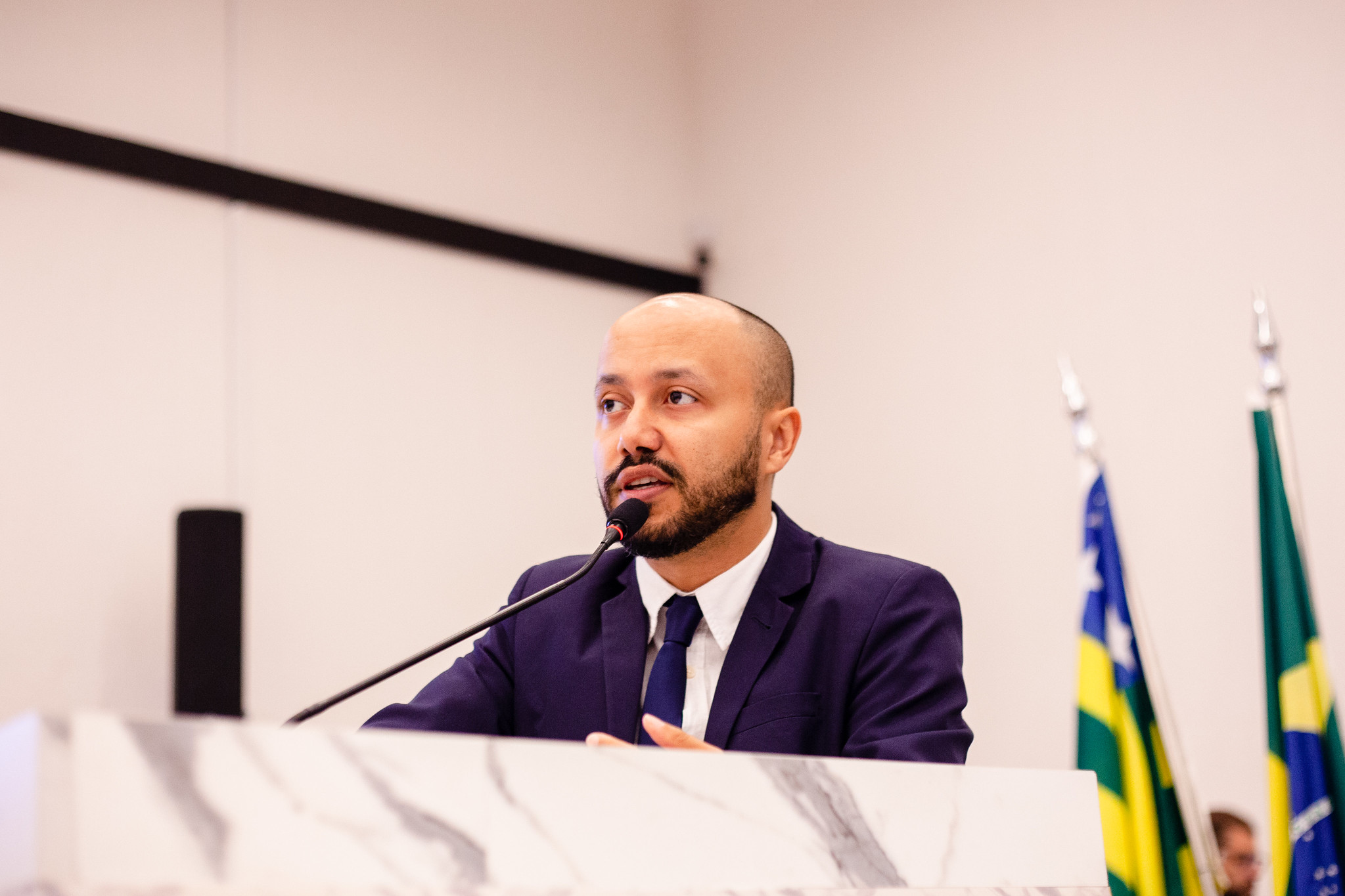 Professor Marcos cobra agilidade no pagamento de estagiários