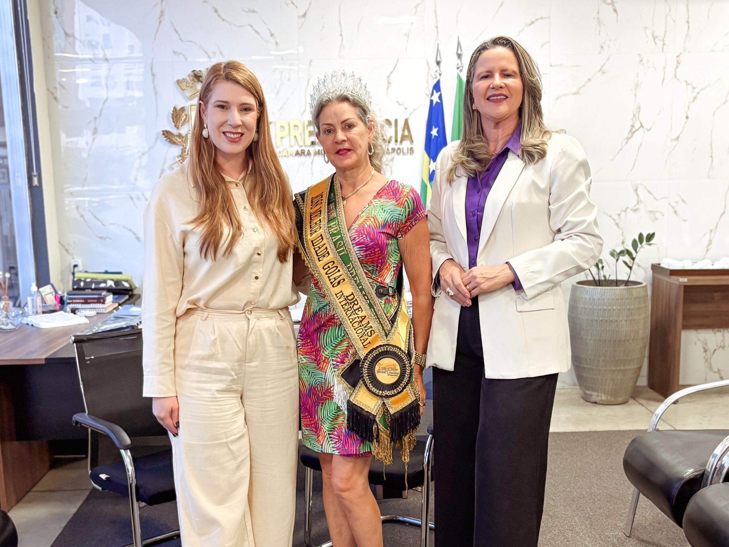 Presidente Andreia Rezende recebe Miss Brasil Melhor Idade e destaca trajetória de superação