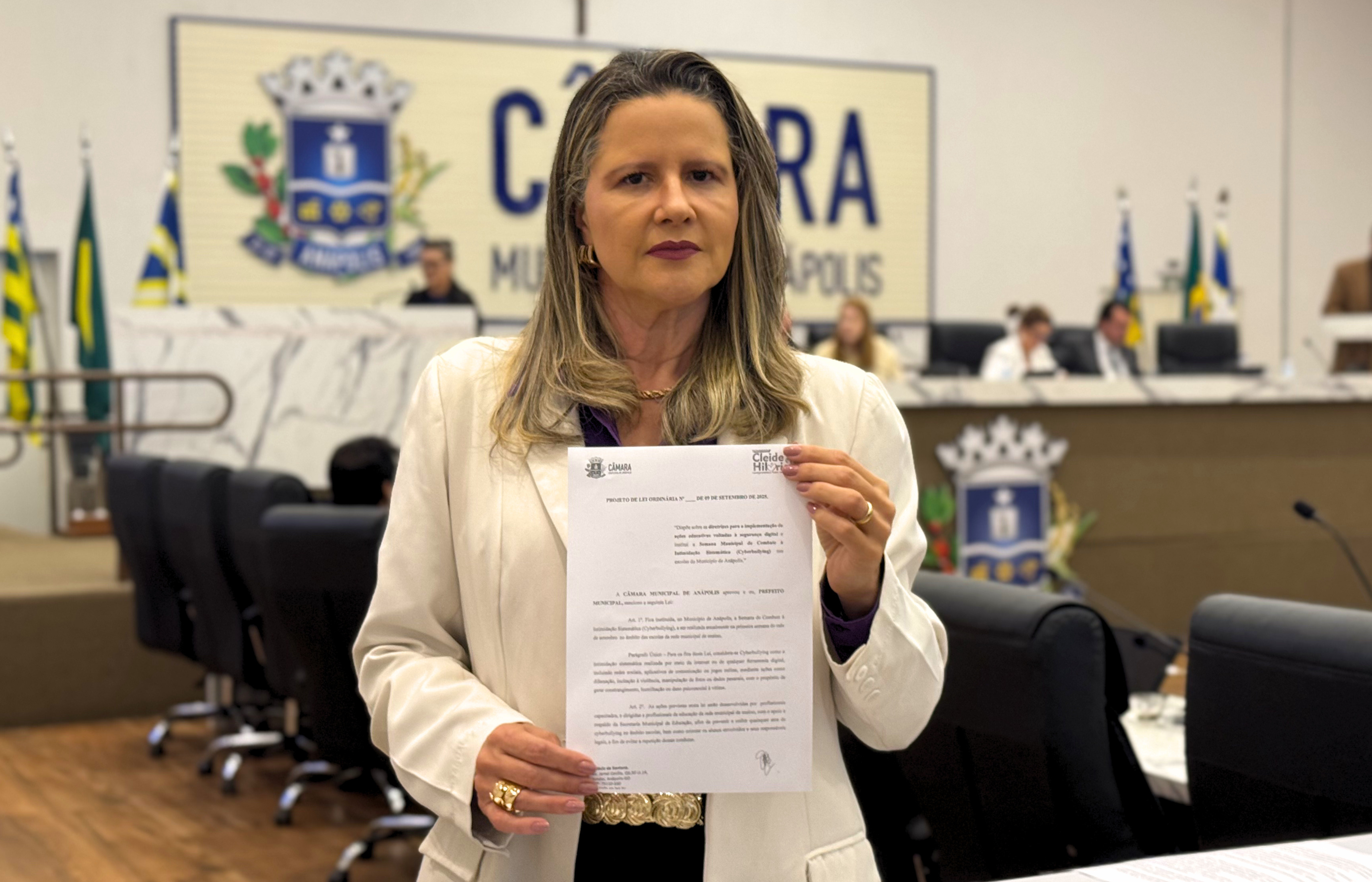 Câmara aprova projeto que institui Semana de Combate ao Cyberbullying nas escolas, de iniciativa da vereadora Cleide Hilário