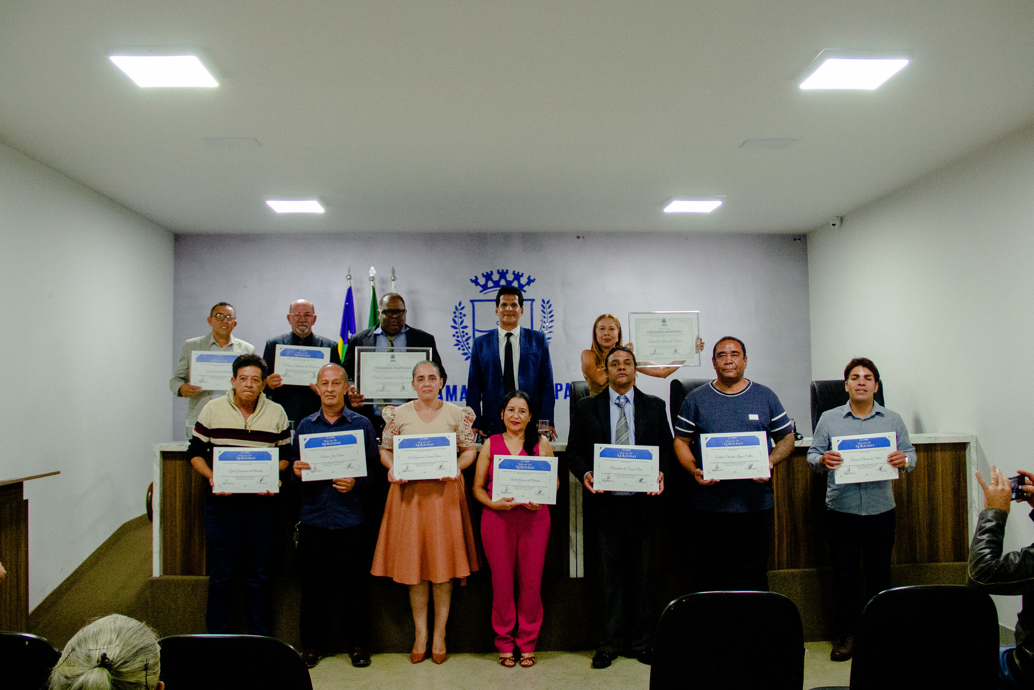 João da Luz entrega títulos de cidadania e homenageia Associação Bom Jardim em sessão solene