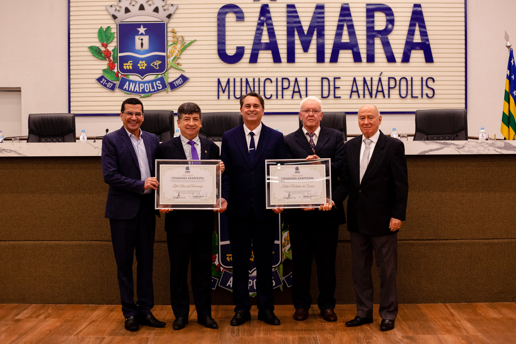 Jean Carlos entrega Títulos de Cidadania Anapolina a Lélio Alvarenga e Fábio Norberto de Souza